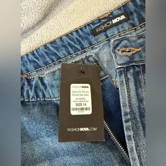 Fashion Nova Medium Wash Jeans - Picture 4 of 5